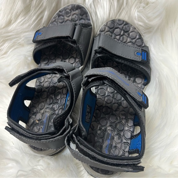 Size 4 Boys Eddie Bauer Sandals E1 - Picture 2 of 3